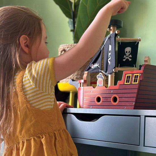 Fishbones Pirate Ship