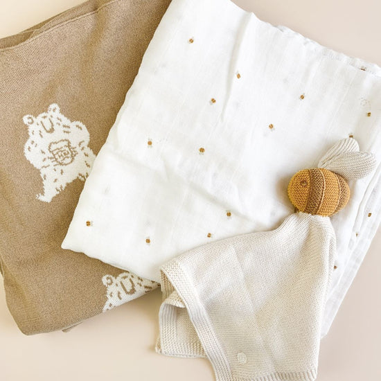 Bee Organic Muslin Swaddle