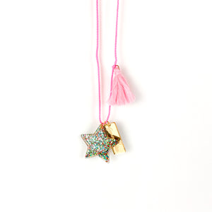 Add a bit of sparkle to anyone's day with this adorable kids necklace! Featuring a glittery star charm, a gold charm that reads, "sunshine" on it, and a matching tassel, Gunner & Lux's necklace makes a cute gift for any child who loves a touch of glitter. 